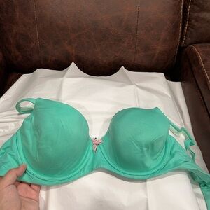 🤩Victoria's Secret Aqua Bra with Pink Accent